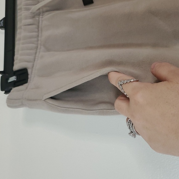 Mens Essentials Fear Of God 6' Sweat Shorts Size Small Taupe Beige Streetwear - Picture 5 of 12